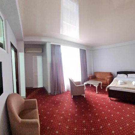 Hotel Genatsvale Batumi Bagian luar foto