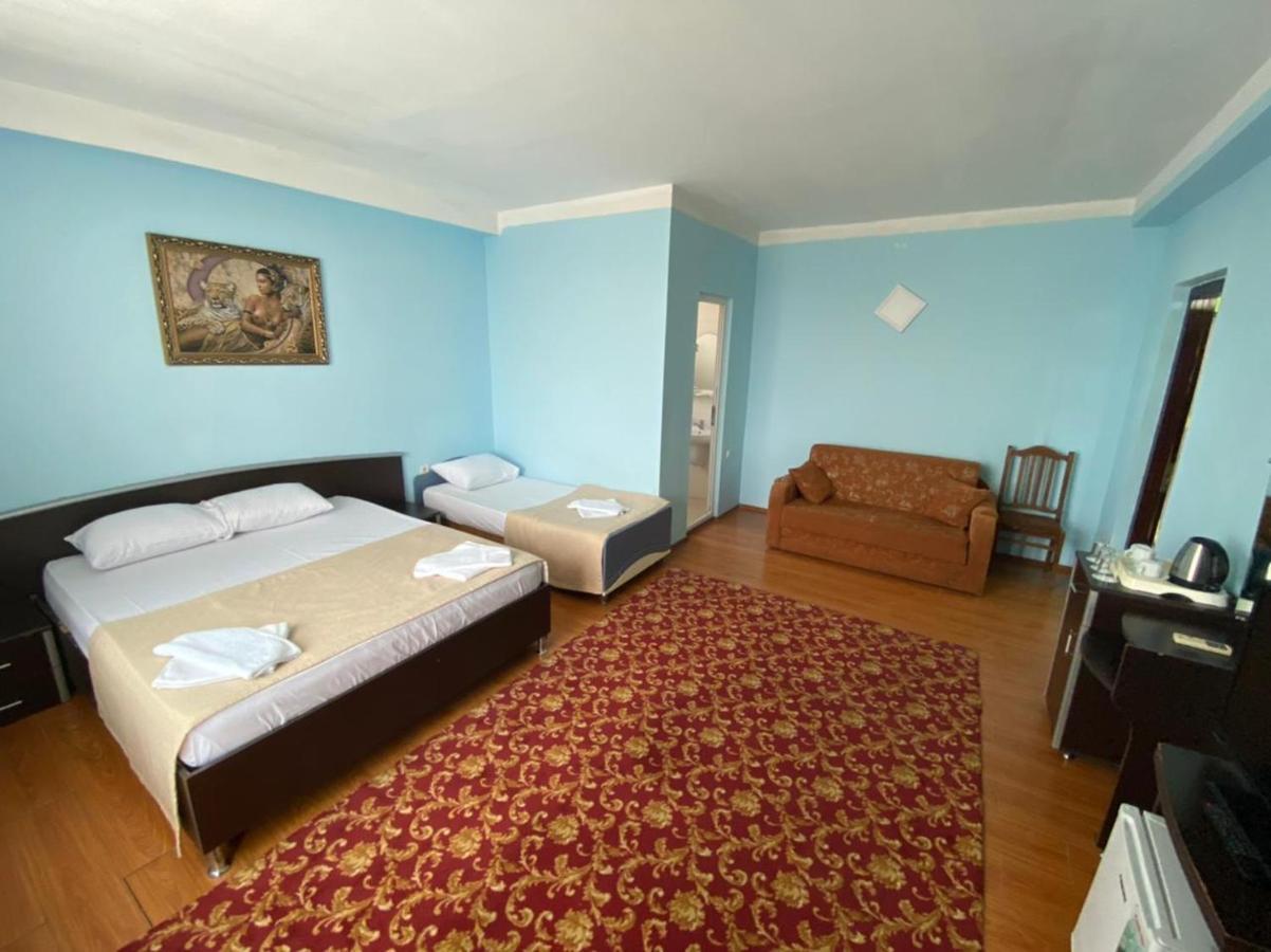 Hotel Genatsvale Batumi Bagian luar foto