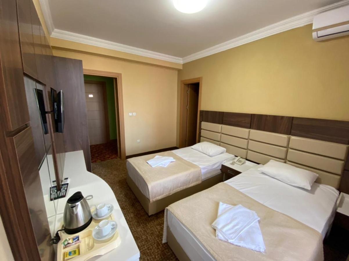 Hotel Genatsvale Batumi Bagian luar foto