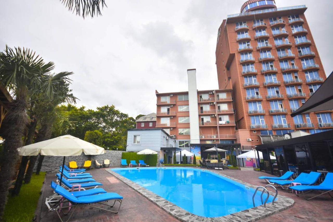 Hotel Genatsvale Batumi Bagian luar foto