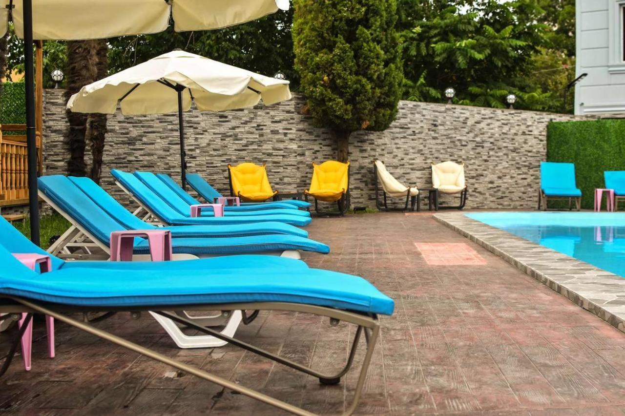 Hotel Genatsvale Batumi Bagian luar foto