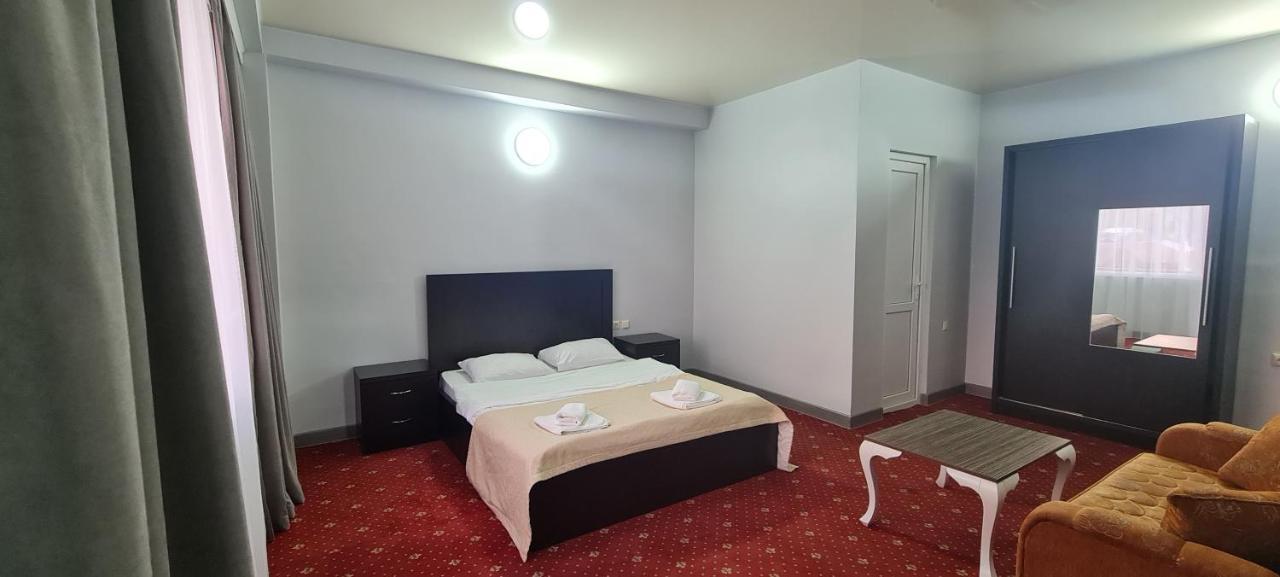 Hotel Genatsvale Batumi Bagian luar foto