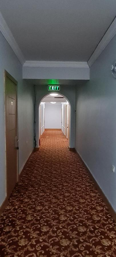 Hotel Genatsvale Batumi Bagian luar foto