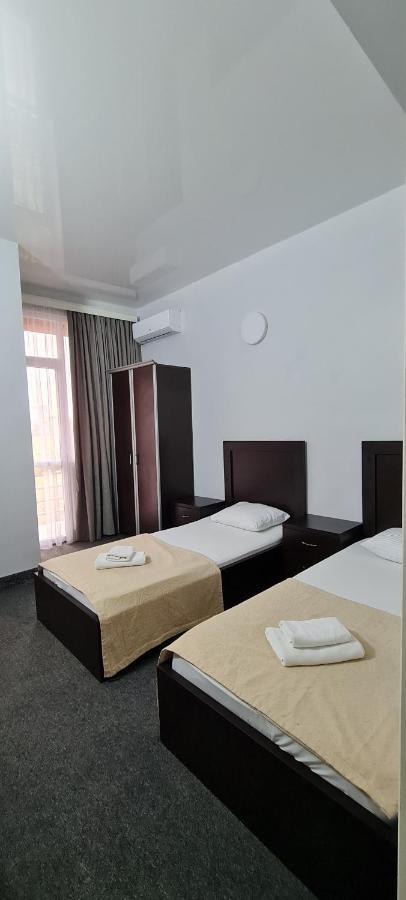 Hotel Genatsvale Batumi Bagian luar foto