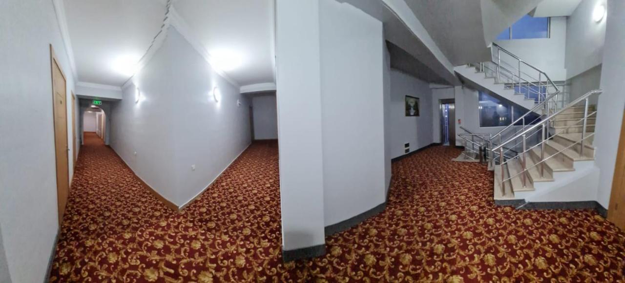 Hotel Genatsvale Batumi Bagian luar foto