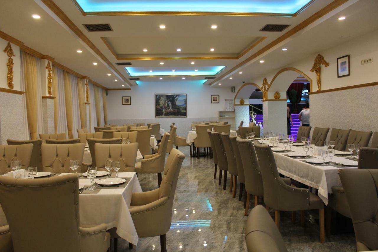 Hotel Genatsvale Batumi Bagian luar foto
